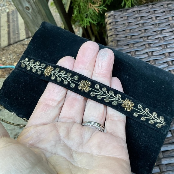 🌺Vintage Velvet Gold Embroidered Wristlet - Picture 12 of 16